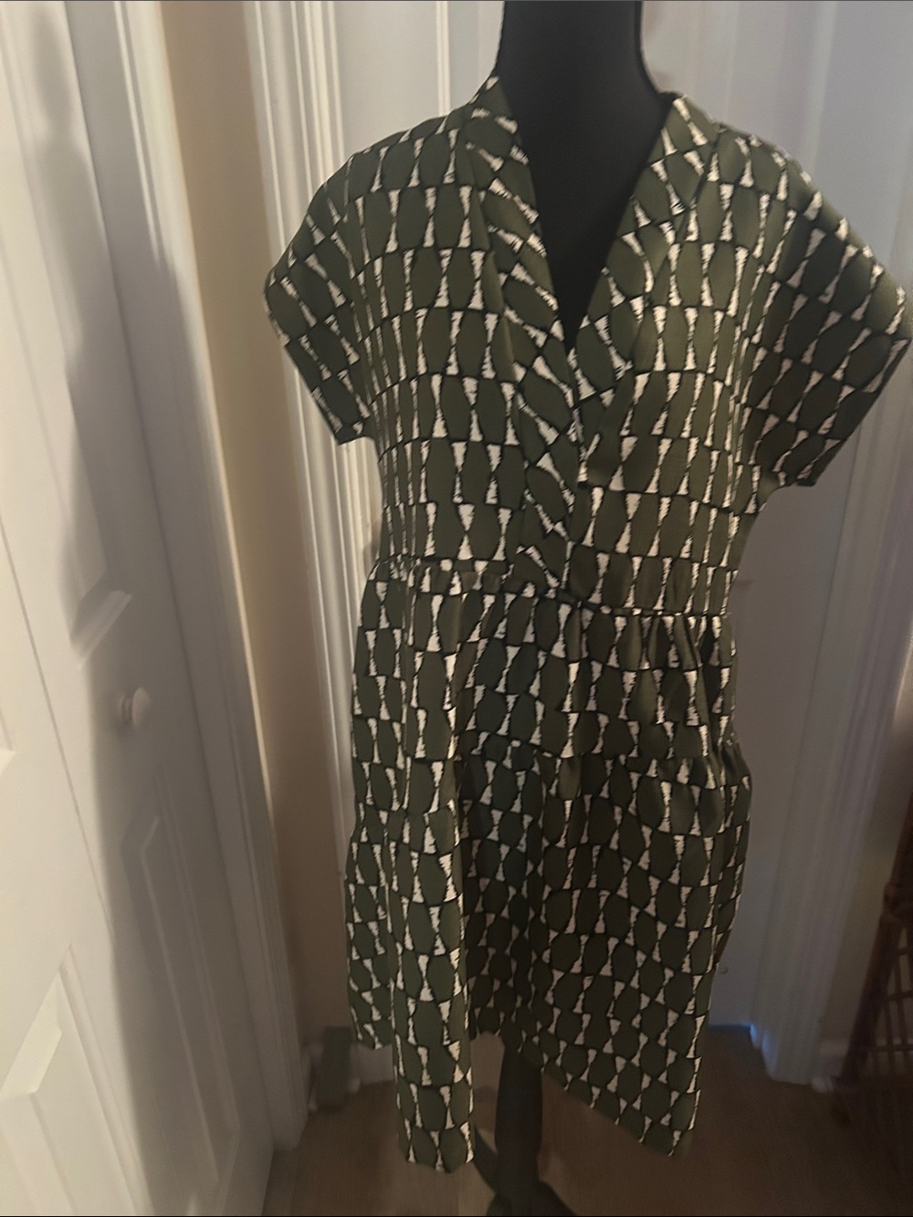 52seven Olive Green/Black Geometric Short Sleeve Dress never worn